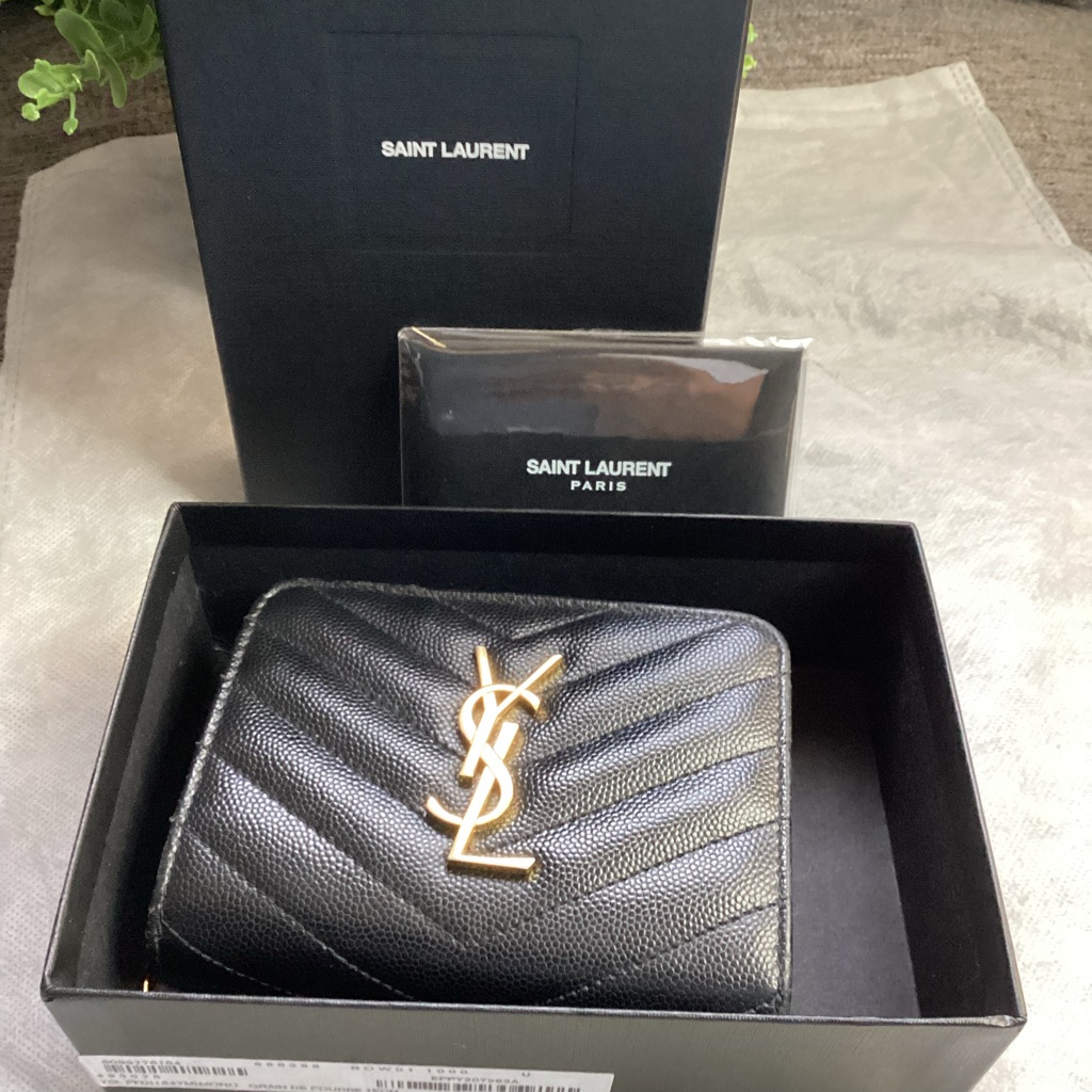 Saint Laurent Grain De Poudre Matelasse Chevron Compact Zip Around Wallet Black